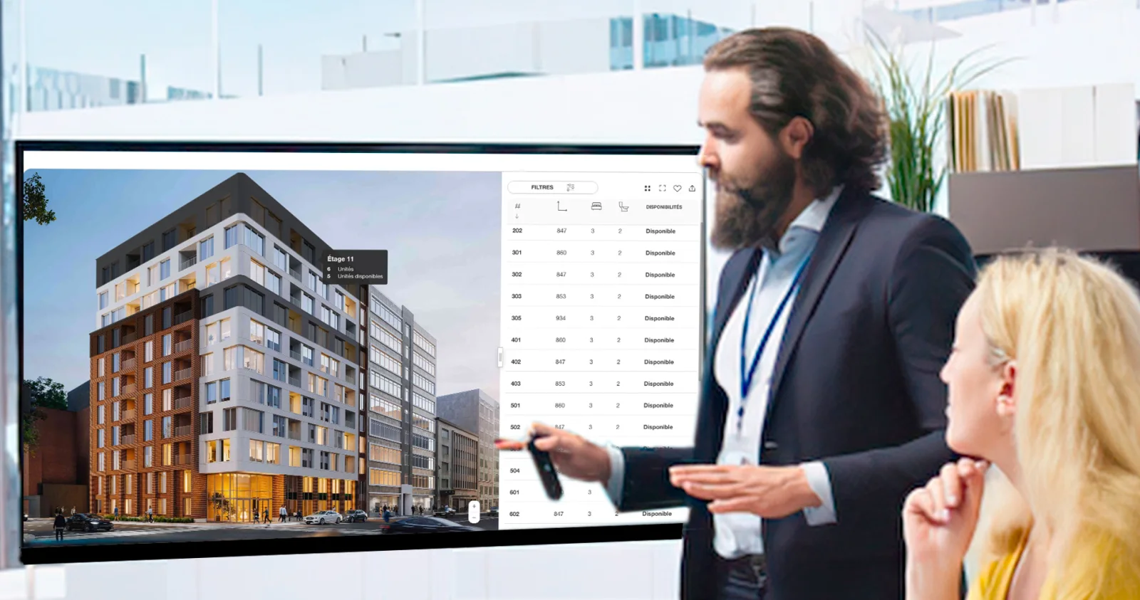 Une équipe immobilière utilise l’explorateur Smart Condo Plans pour aider à choisir une unité